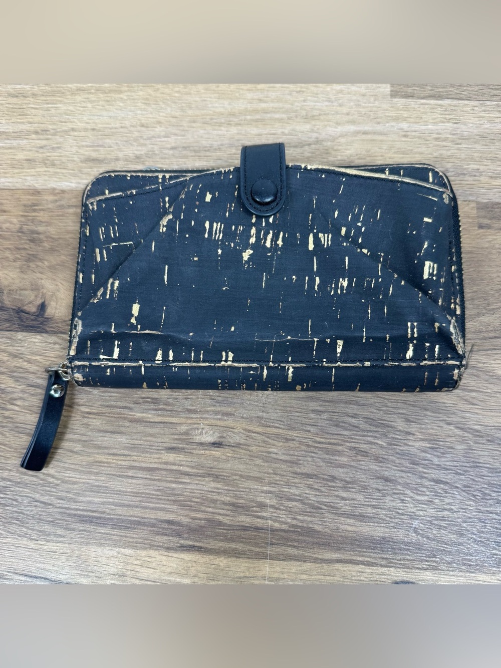 Queork Zip Around Wallet Wristlet Clutch Black Gold Cork Vegan Leather Women’s